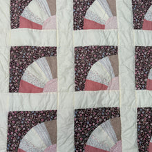 Load image into Gallery viewer, Dresden Fan Quilt