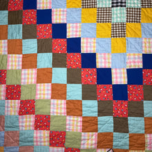 Load image into Gallery viewer, Trip Around the World Quilt