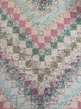 Load image into Gallery viewer, Trip Around the World Quilt