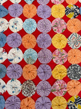 Load image into Gallery viewer, Yo-Yo Quilt