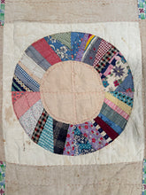 Load image into Gallery viewer, Dresden Plate Quilt