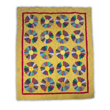 Load image into Gallery viewer, Dresden Plate Quilt