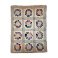 Load image into Gallery viewer, Dresden Plate Quilt