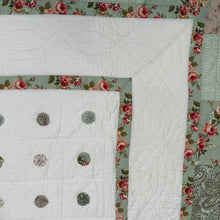 Load image into Gallery viewer, Yo Yo Medallion Quilt
