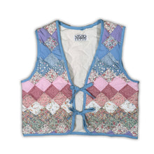 Load image into Gallery viewer, Quilt Vest S
