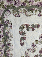 Load image into Gallery viewer, Curved Patchwork Quilt
