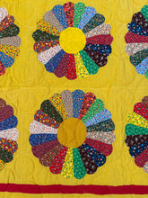 Load image into Gallery viewer, Dresden Plate Quilt
