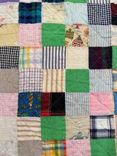Load image into Gallery viewer, Nine Patch Quilt
