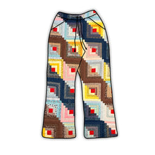 Load image into Gallery viewer, Log Cabin Quilt
