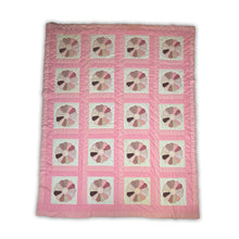 Load image into Gallery viewer, Dresden Plate Quilt
